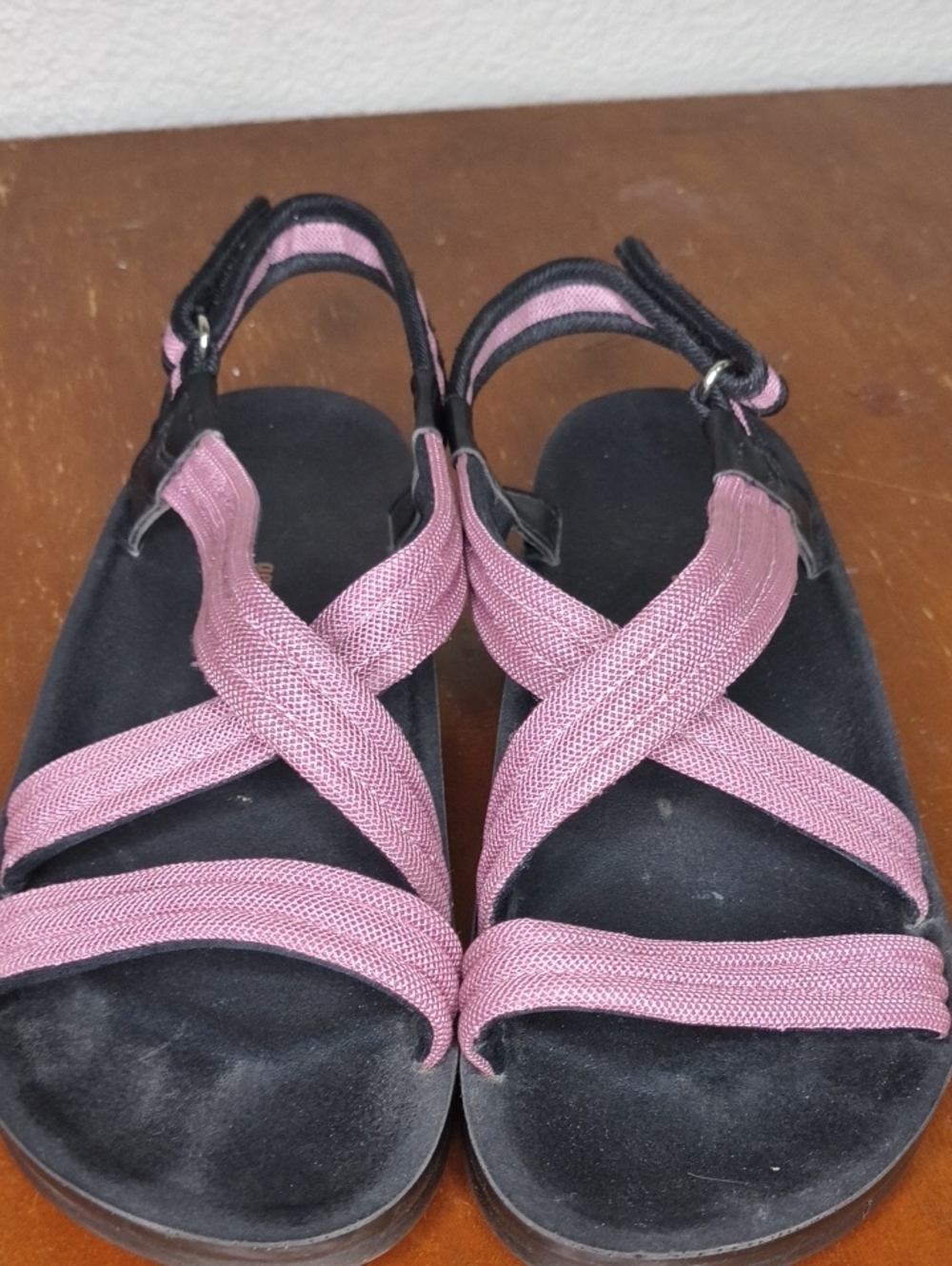 Women's Aerothotic Pink Crisscross Slingback Sandals Size 40 AD